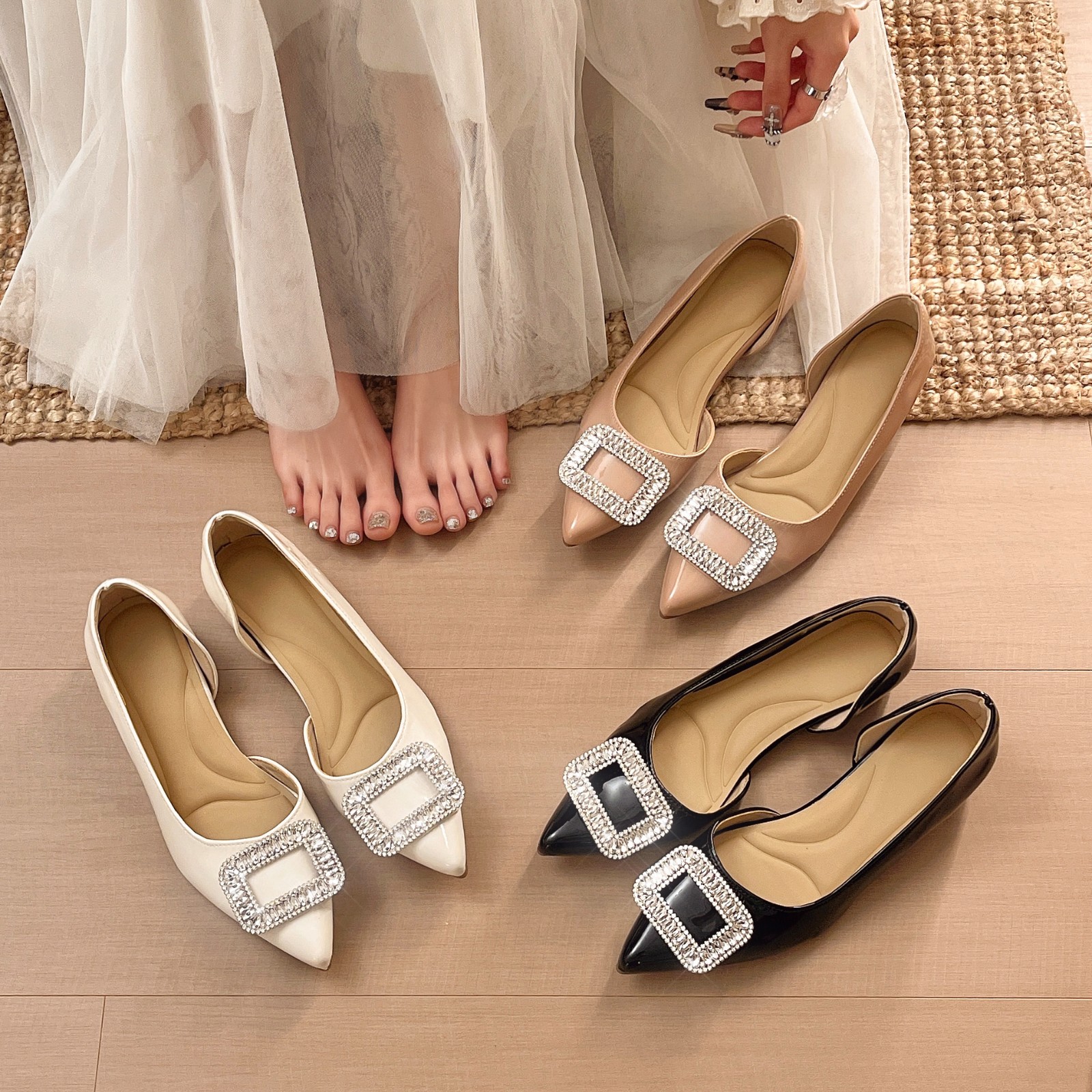 Leather Work Outfit - Women's Pointed Toe Patent Leather Flats