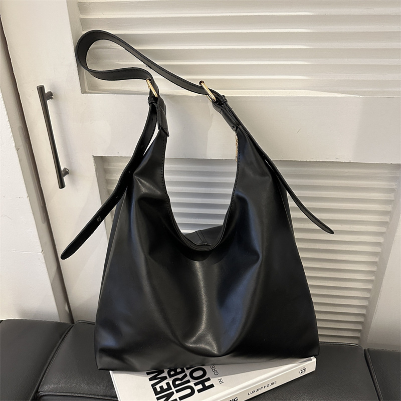 Sleek Black Leather Shoulder U - Leather Work Outfit recensione e prezzo